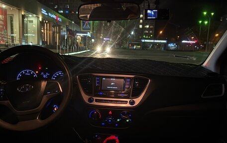 Hyundai Solaris II рестайлинг, 2017 год, 650 000 рублей, 3 фотография