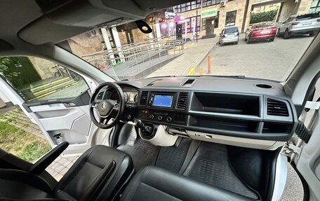 Volkswagen Transporter T6 рестайлинг, 2019 год, 2 200 000 рублей, 11 фотография