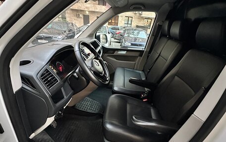 Volkswagen Transporter T6 рестайлинг, 2019 год, 2 200 000 рублей, 12 фотография