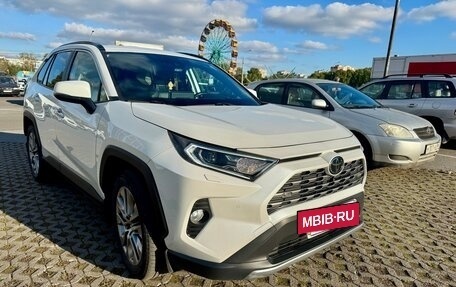 Toyota RAV4, 2021 год, 4 000 000 рублей, 2 фотография