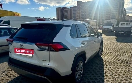 Toyota RAV4, 2021 год, 4 000 000 рублей, 3 фотография