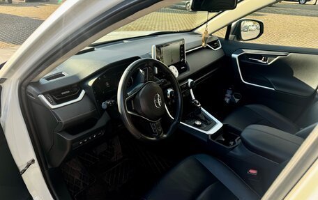 Toyota RAV4, 2021 год, 4 000 000 рублей, 7 фотография