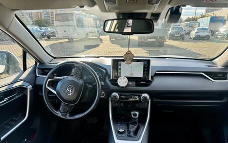 Toyota RAV4, 2021 год, 4 000 000 рублей, 5 фотография