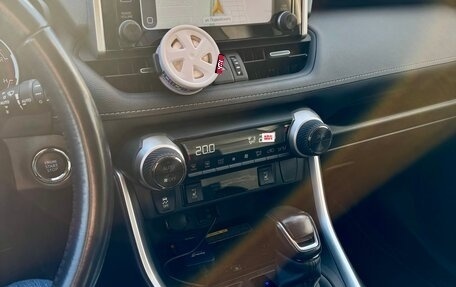 Toyota RAV4, 2021 год, 4 000 000 рублей, 8 фотография
