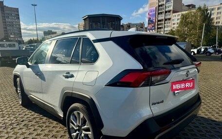Toyota RAV4, 2021 год, 4 000 000 рублей, 4 фотография
