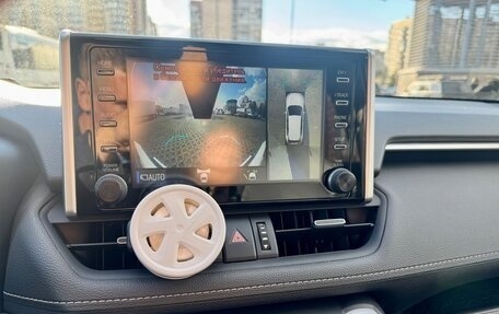 Toyota RAV4, 2021 год, 4 000 000 рублей, 9 фотография