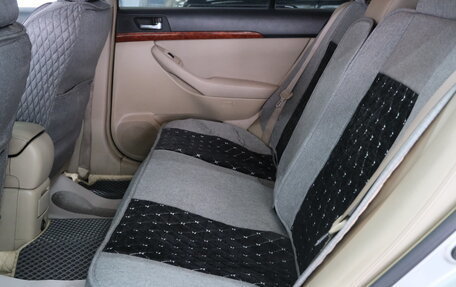 Toyota Avensis III рестайлинг, 2005 год, 729 000 рублей, 23 фотография