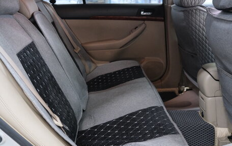 Toyota Avensis III рестайлинг, 2005 год, 729 000 рублей, 24 фотография
