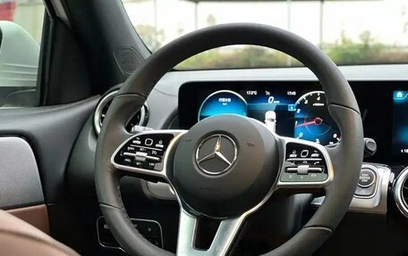 Mercedes-Benz GLB, 2021 год, 2 393 000 рублей, 14 фотография