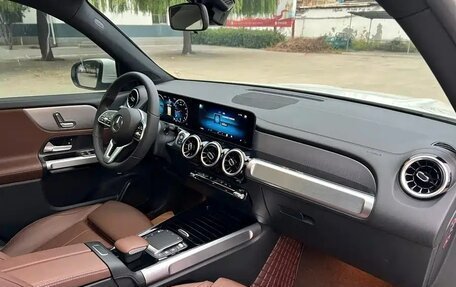 Mercedes-Benz GLB, 2021 год, 2 393 000 рублей, 13 фотография