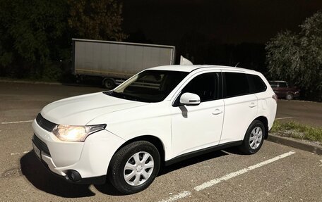 Mitsubishi Outlander III рестайлинг 3, 2013 год, 1 151 500 рублей, 7 фотография