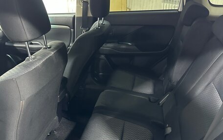 Mitsubishi Outlander III рестайлинг 3, 2013 год, 1 151 500 рублей, 18 фотография
