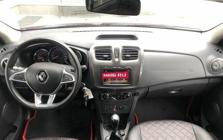 Renault Logan II, 2018 год, 969 000 рублей, 10 фотография