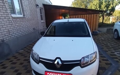 Renault Logan II, 2015 год, 450 000 рублей, 1 фотография