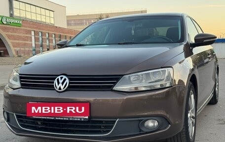 Volkswagen Jetta VI, 2012 год, 899 999 рублей, 3 фотография