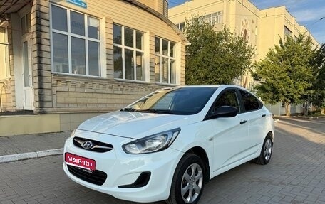 Hyundai Solaris II рестайлинг, 2013 год, 700 000 рублей, 1 фотография
