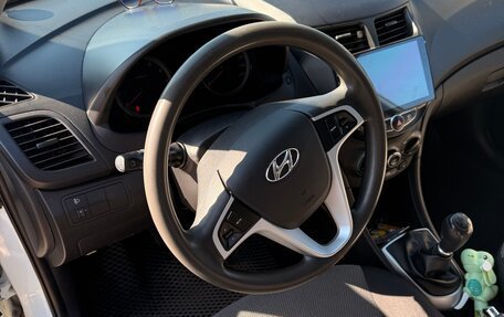 Hyundai Solaris II рестайлинг, 2013 год, 700 000 рублей, 12 фотография