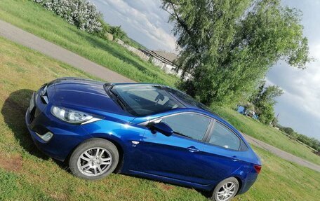 Hyundai Solaris II рестайлинг, 2013 год, 880 000 рублей, 4 фотография