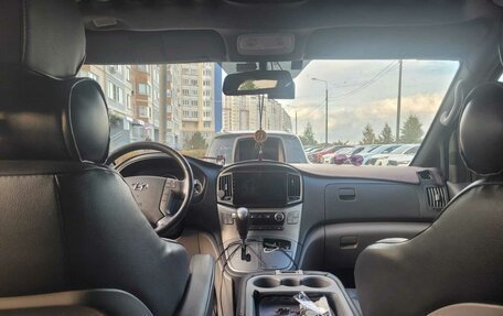 Hyundai Grand Starex Grand Starex I рестайлинг 2, 2017 год, 2 900 000 рублей, 6 фотография