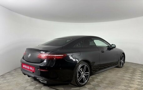 Mercedes-Benz E-Класс, 2018 год, 3 550 000 рублей, 5 фотография