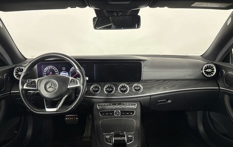 Mercedes-Benz E-Класс, 2018 год, 3 550 000 рублей, 10 фотография