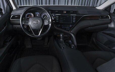 Toyota Camry, 2018 год, 2 300 000 рублей, 6 фотография