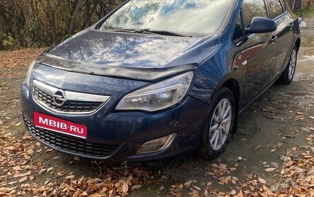 Opel Astra J, 2011 год, 700 000 рублей, 1 фотография