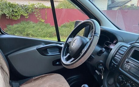 Renault Trafic, 2017 год, 1 900 000 рублей, 8 фотография