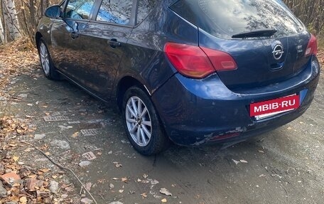 Opel Astra J, 2011 год, 700 000 рублей, 3 фотография