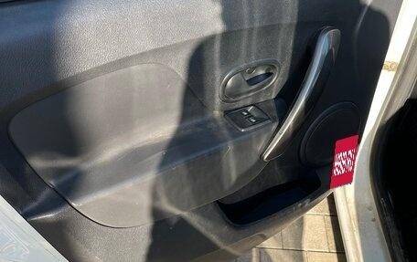 Renault Logan II, 2016 год, 650 000 рублей, 13 фотография
