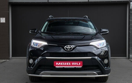 Toyota RAV4, 2017 год, 2 597 000 рублей, 2 фотография
