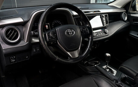 Toyota RAV4, 2017 год, 2 597 000 рублей, 14 фотография