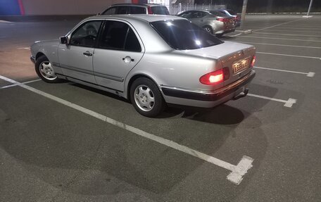 Mercedes-Benz E-Класс, 1998 год, 535 000 рублей, 4 фотография