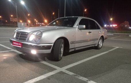 Mercedes-Benz E-Класс, 1998 год, 535 000 рублей, 1 фотография