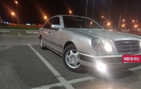 Mercedes-Benz E-Класс, 1998 год, 535 000 рублей, 2 фотография