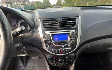 Hyundai Solaris II рестайлинг, 2011 год, 540 000 рублей, 12 фотография