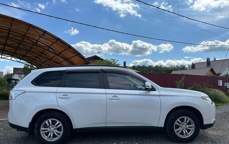 Mitsubishi Outlander III рестайлинг 3, 2013 год, 1 400 000 рублей, 4 фотография