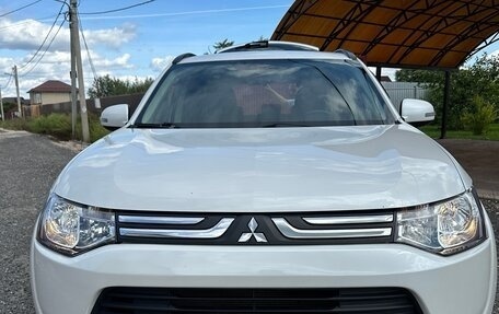 Mitsubishi Outlander III рестайлинг 3, 2013 год, 1 400 000 рублей, 2 фотография