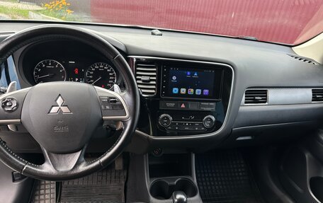 Mitsubishi Outlander III рестайлинг 3, 2013 год, 1 400 000 рублей, 10 фотография