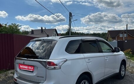 Mitsubishi Outlander III рестайлинг 3, 2013 год, 1 400 000 рублей, 5 фотография
