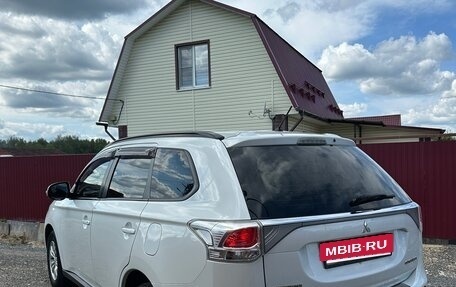 Mitsubishi Outlander III рестайлинг 3, 2013 год, 1 400 000 рублей, 6 фотография