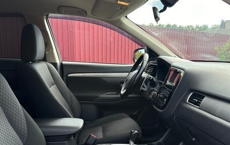 Mitsubishi Outlander III рестайлинг 3, 2013 год, 1 400 000 рублей, 11 фотография
