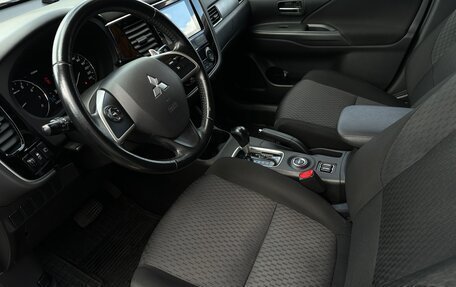 Mitsubishi Outlander III рестайлинг 3, 2013 год, 1 400 000 рублей, 16 фотография