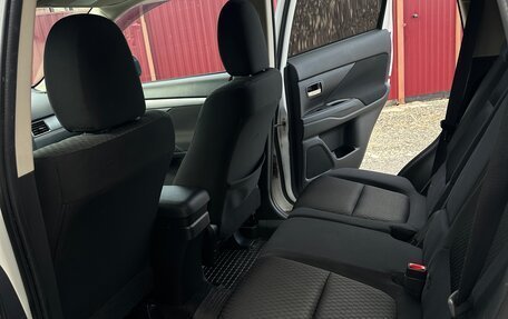 Mitsubishi Outlander III рестайлинг 3, 2013 год, 1 400 000 рублей, 14 фотография