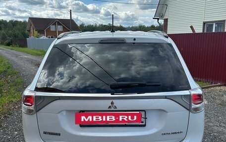 Mitsubishi Outlander III рестайлинг 3, 2013 год, 1 400 000 рублей, 8 фотография