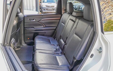 Toyota Highlander III, 2015 год, 3 220 000 рублей, 10 фотография