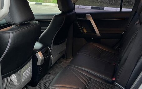 Toyota Land Cruiser Prado 150 рестайлинг 2, 2010 год, 2 800 000 рублей, 5 фотография