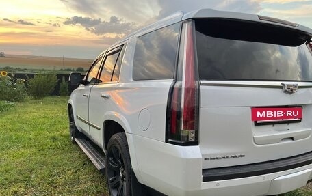 Cadillac Escalade IV, 2016 год, 3 950 000 рублей, 2 фотография