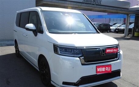 Honda Stepwgn, 2022 год, 2 300 000 рублей, 1 фотография