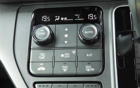 Honda Stepwgn, 2022 год, 2 300 000 рублей, 12 фотография